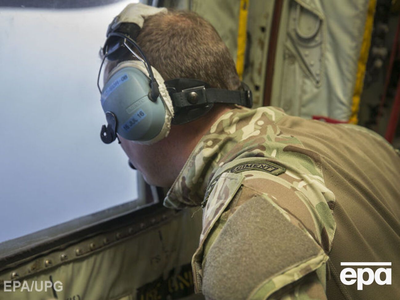 Поиск останков и деталей самолета продолжается