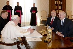 Лукашенко и Папа Франциск обменялись подарками