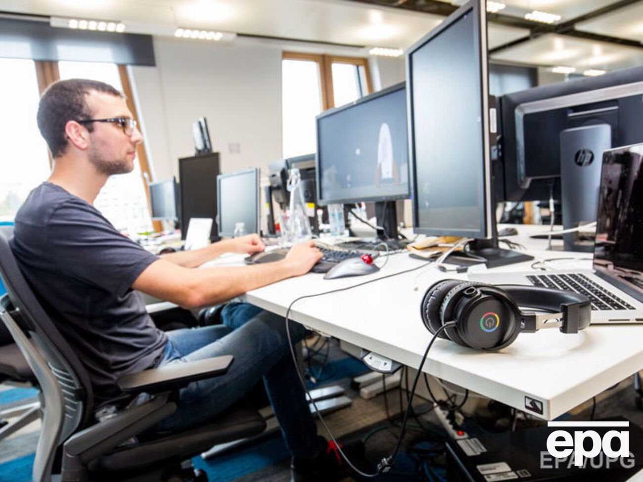 Резкое падение трафика к сервисам Google в этот день&nbsp;подтверждает&nbsp;и собственный инструмент поисковой системы