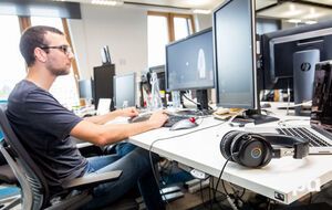 Резкое падение трафика к сервисам Google в этот день подтверждает и собственный инструмент поисковой системы