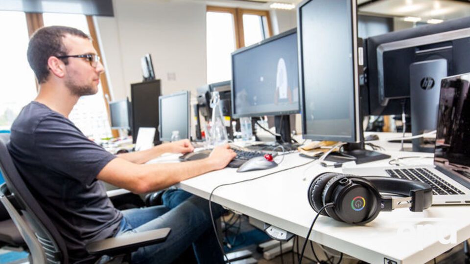 Резкое падение трафика к сервисам Google в этот день подтверждает и собственный инструмент поисковой системы