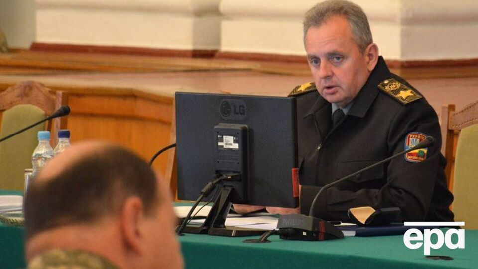 Виктор Муженко поручил упростить процедуру комплектования воинских частей контрактниками