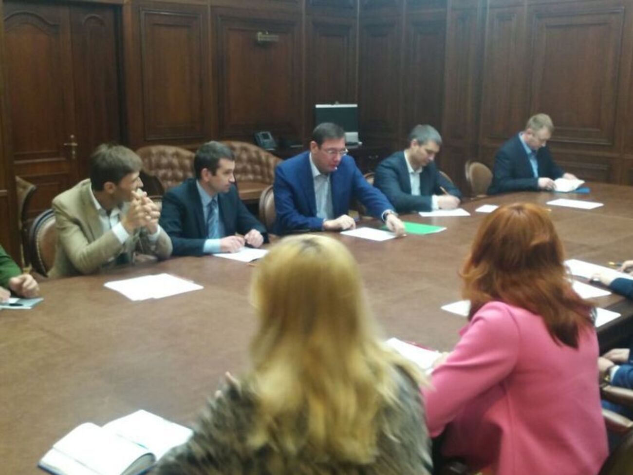 Луценко провел встречу с адвокатами Небесной сотни