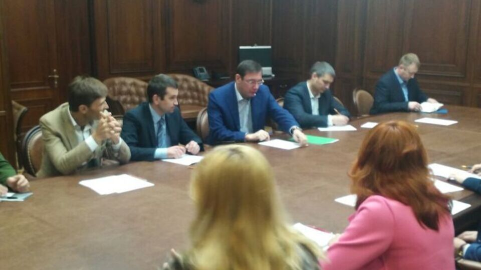 Луценко провел встречу с адвокатами Небесной сотни
