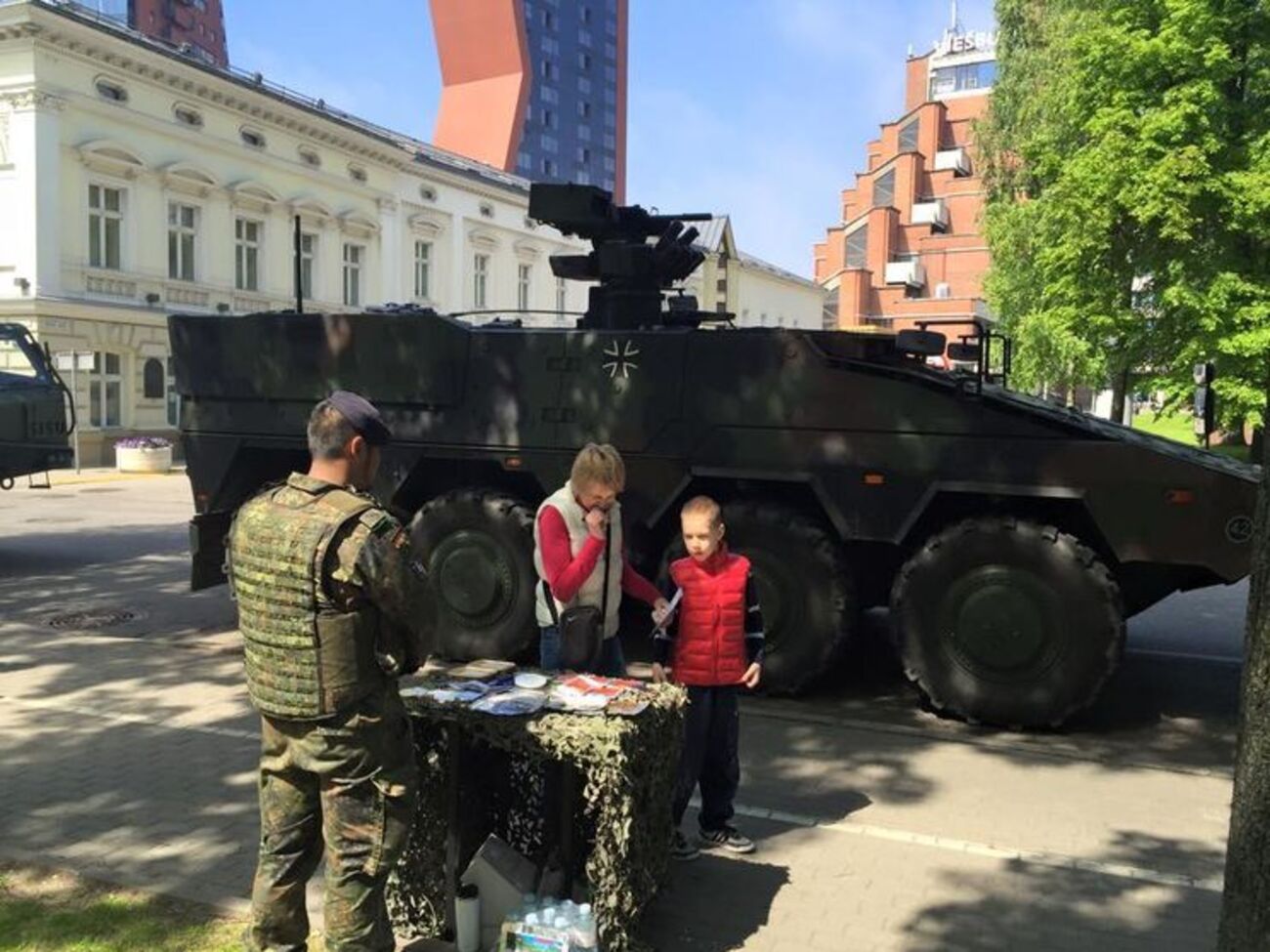Военные НАТО расположились в сквере в центре Клайпеды