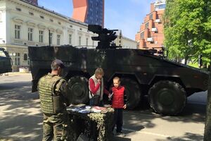 Военные НАТО расположились в сквере в центре Клайпеды