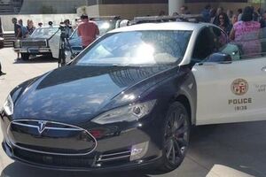 Tesla Model S может работать на американскую полицию