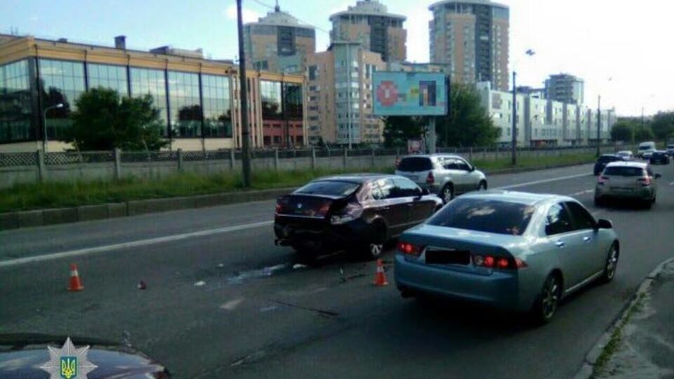 В Киеве патрульные задержали водителя, который сбил человека и скрылся