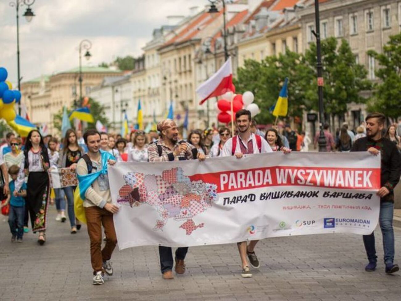 В столице Польши прошел парад вышиванок