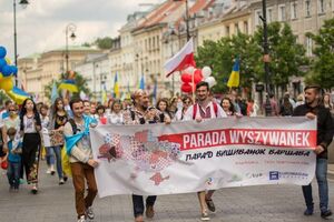 В столице Польши прошел парад вышиванок