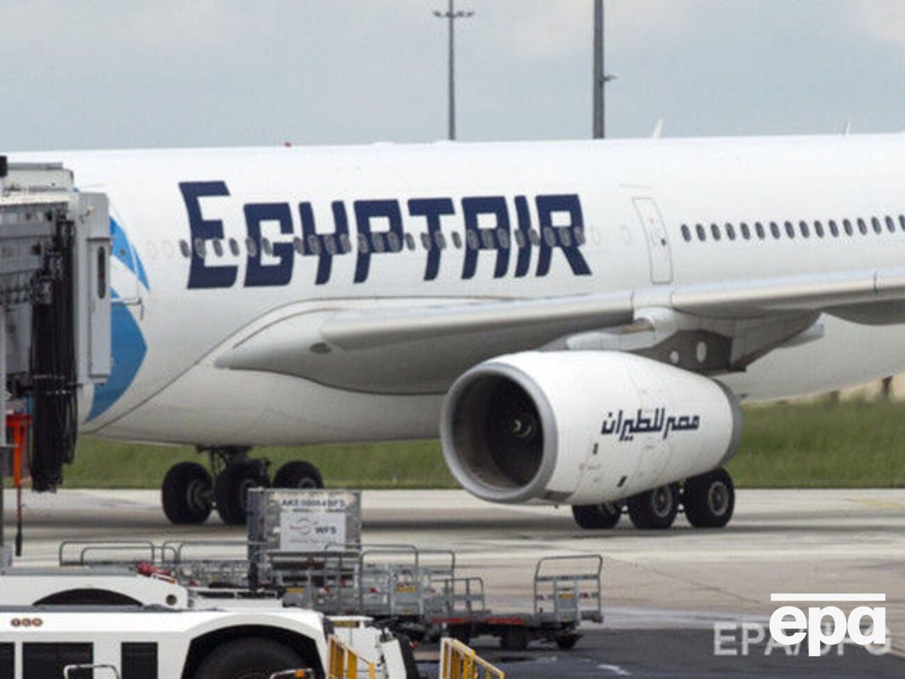 Самолет EgyptAir был разрисован хулиганами