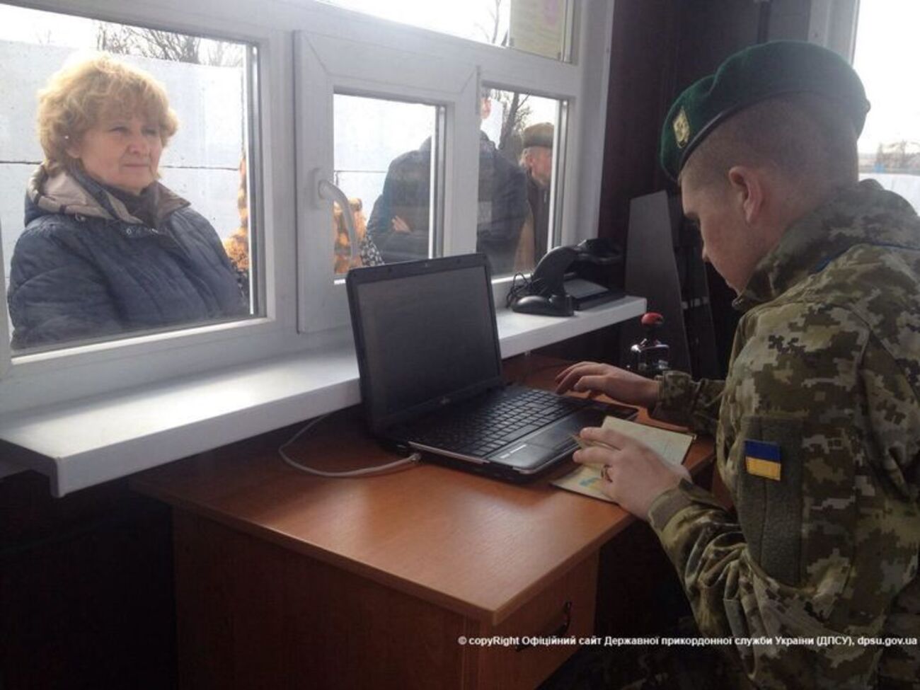 Губернатор считает, что боевики пытаются вынудить власти Украины закрыть КПВВ "Станица Луганская"
