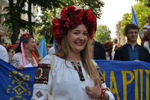 В Одессе прошел мегамарш в вышиванках
