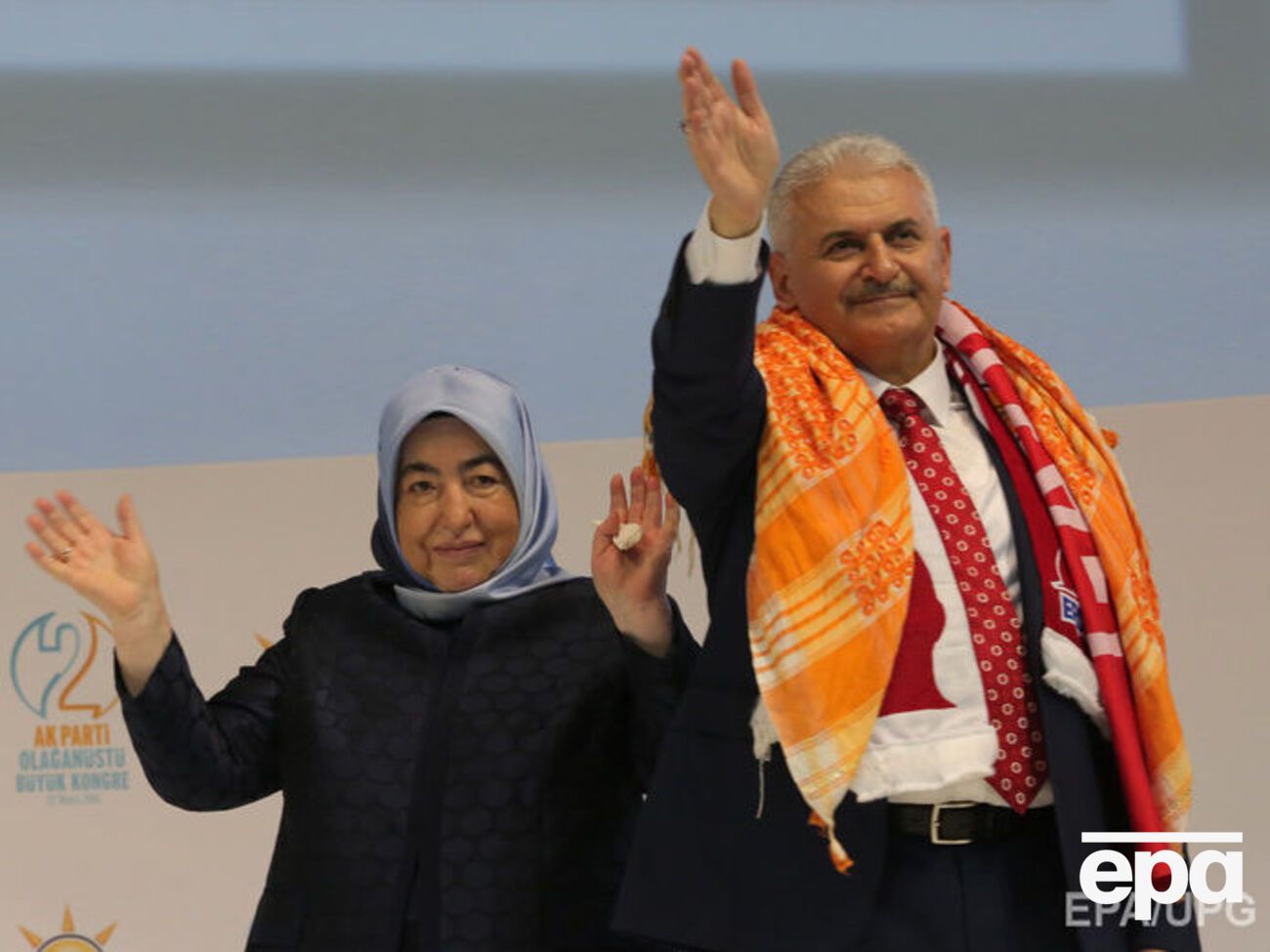 Новый лидер турецкой правящей партии Бинали Йылдырым и его супруга Семиха