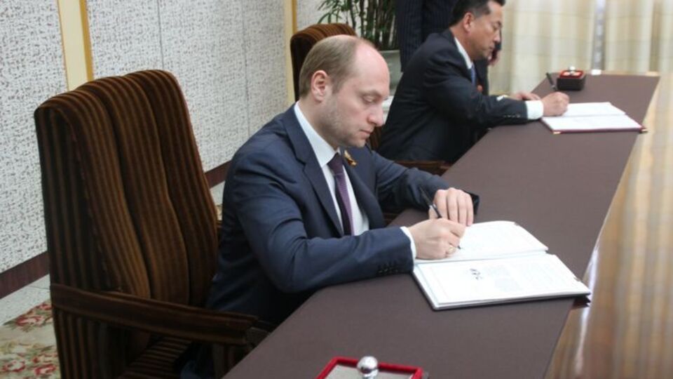 При этом проводимые страной ядерные испытания мешают сотрудничеству с РФ, считает российский министр Александр Галушка