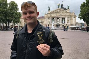Американец Браян Боянджер получил украинский военный билет