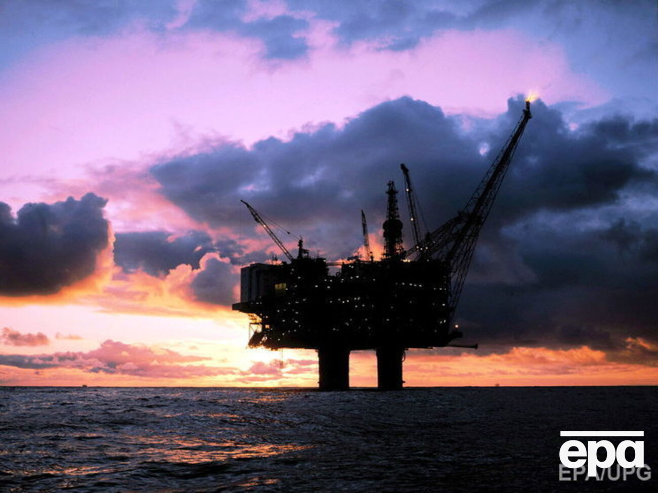Нефть подешевела за выходные
