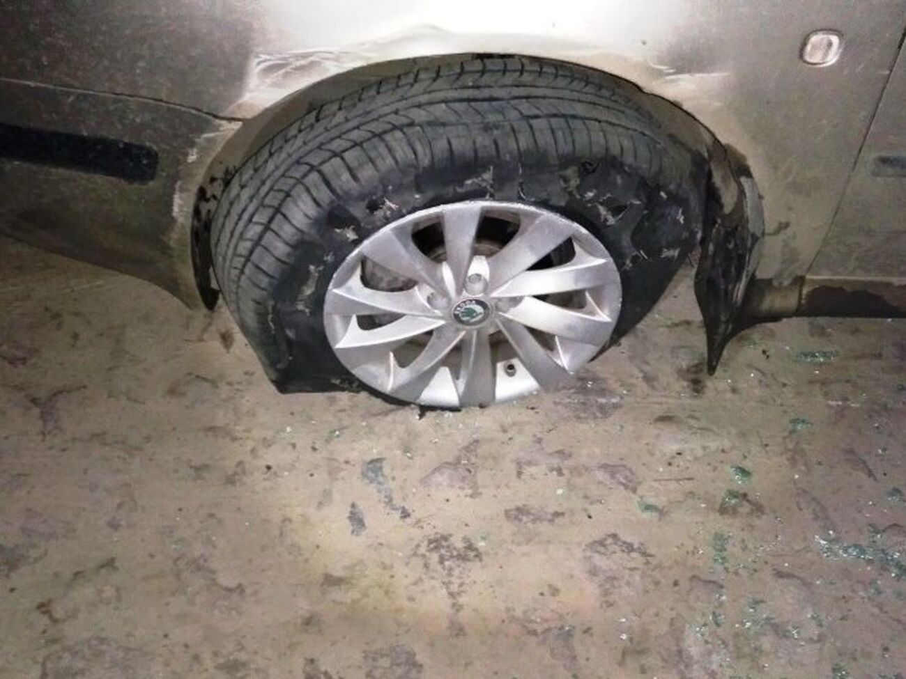 Машина остановилась только когда полицейские прострелили колесо