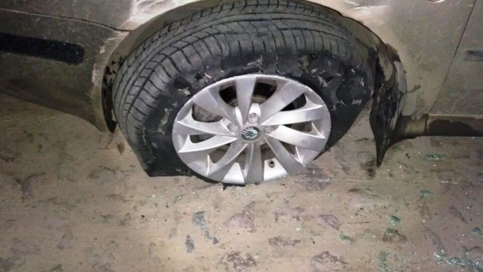Машина остановилась только когда полицейские прострелили колесо