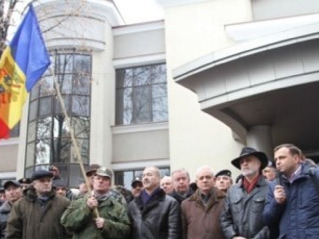 Порошенко: Давайте не договариваться с теми, кто посягает на наши ценности, а мужественно им противостоять