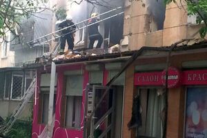 По предварительной версии, в одной из квартир дома взорвался газовый котел