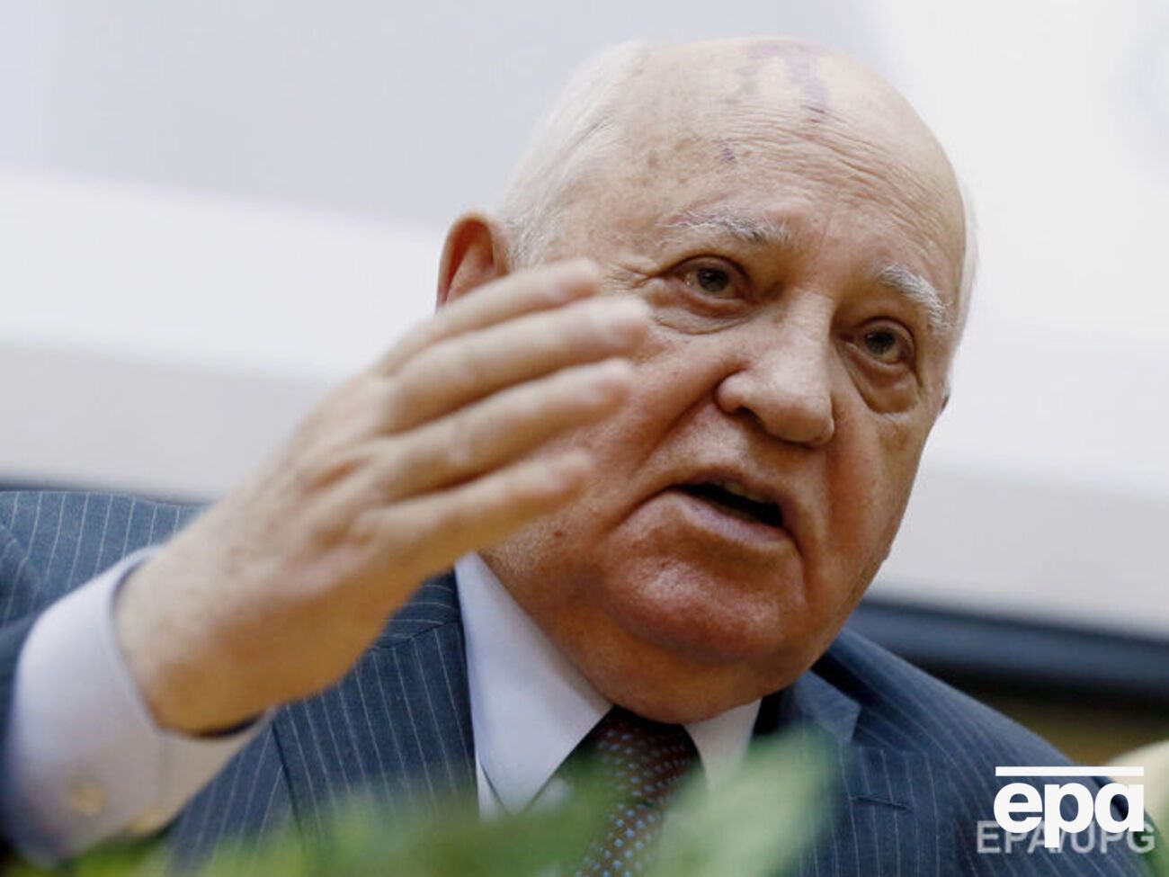 Горбачев заявил, что не собирается ездить в Украину