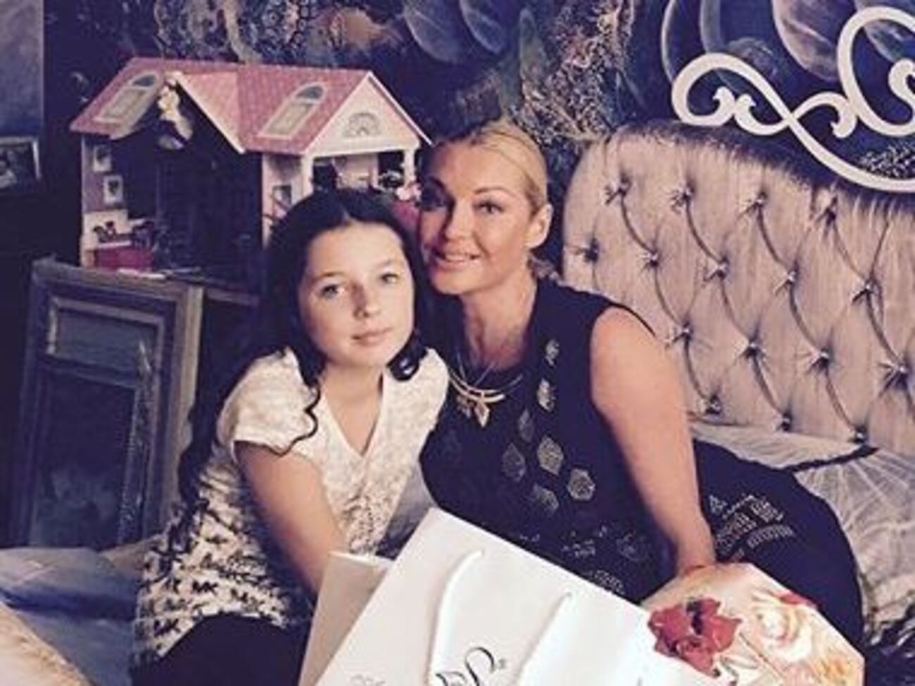 Волочкова:&nbsp;Ариадна спела на выпускном песню "Ангел".???? Это был очень трогательный вечер. Если честно, слезы наворачивались на глаза