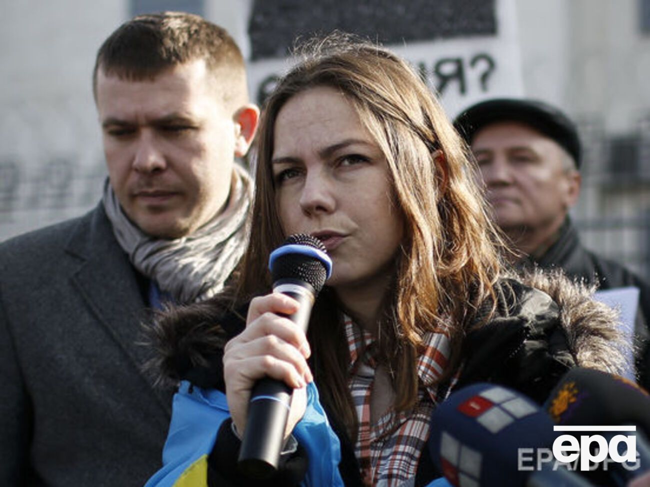 Вера Савченко сообщила, что троим украинцам, осужденным в РФ, предложили написать прошение о помиловании