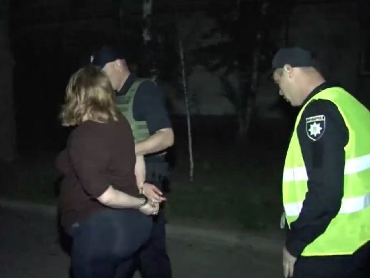 Задержанная полицией женщина звала на помощь милицию