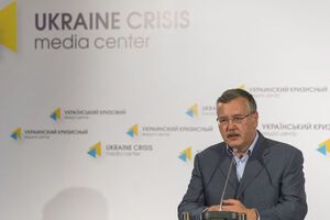 Гриценко обвинили в разбазаривании имущества армии