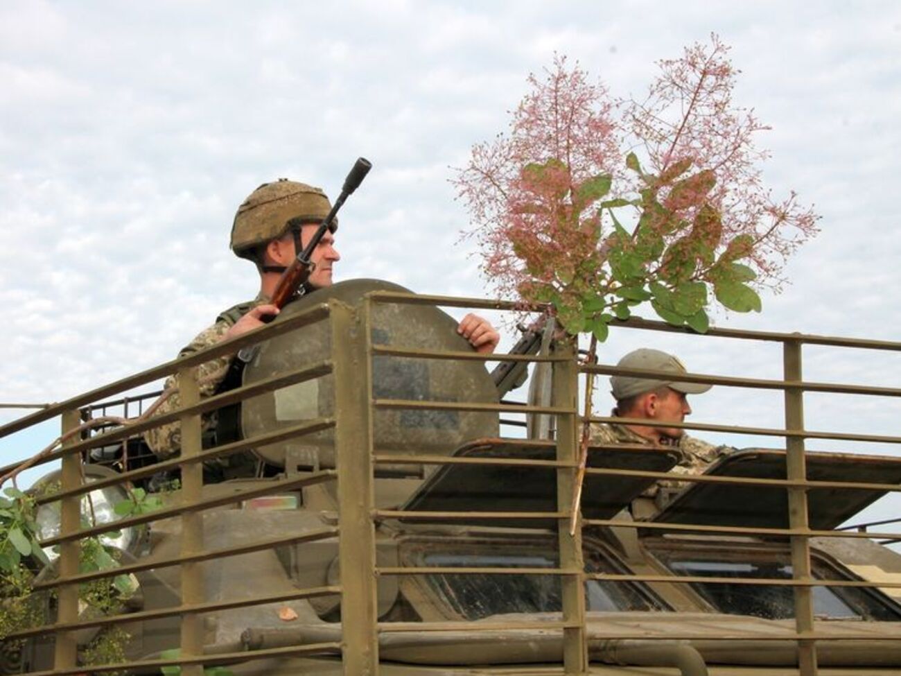 Госслужба занятости зовет бывших правоохранителей в армию на контракт