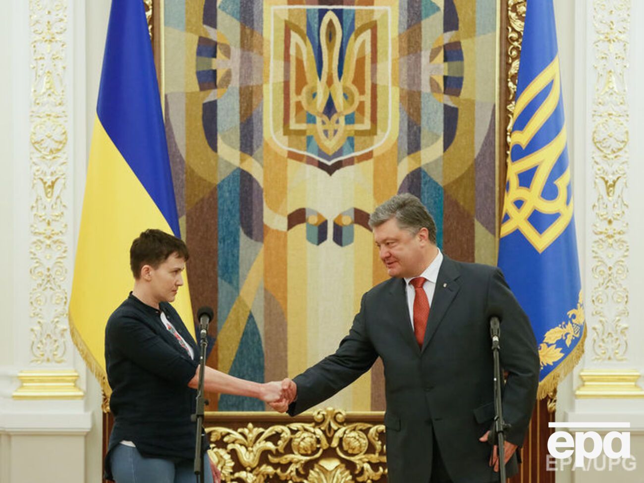 Порошенко заявил, что вместе с Савченко "вернулась надежда" на победу Украины