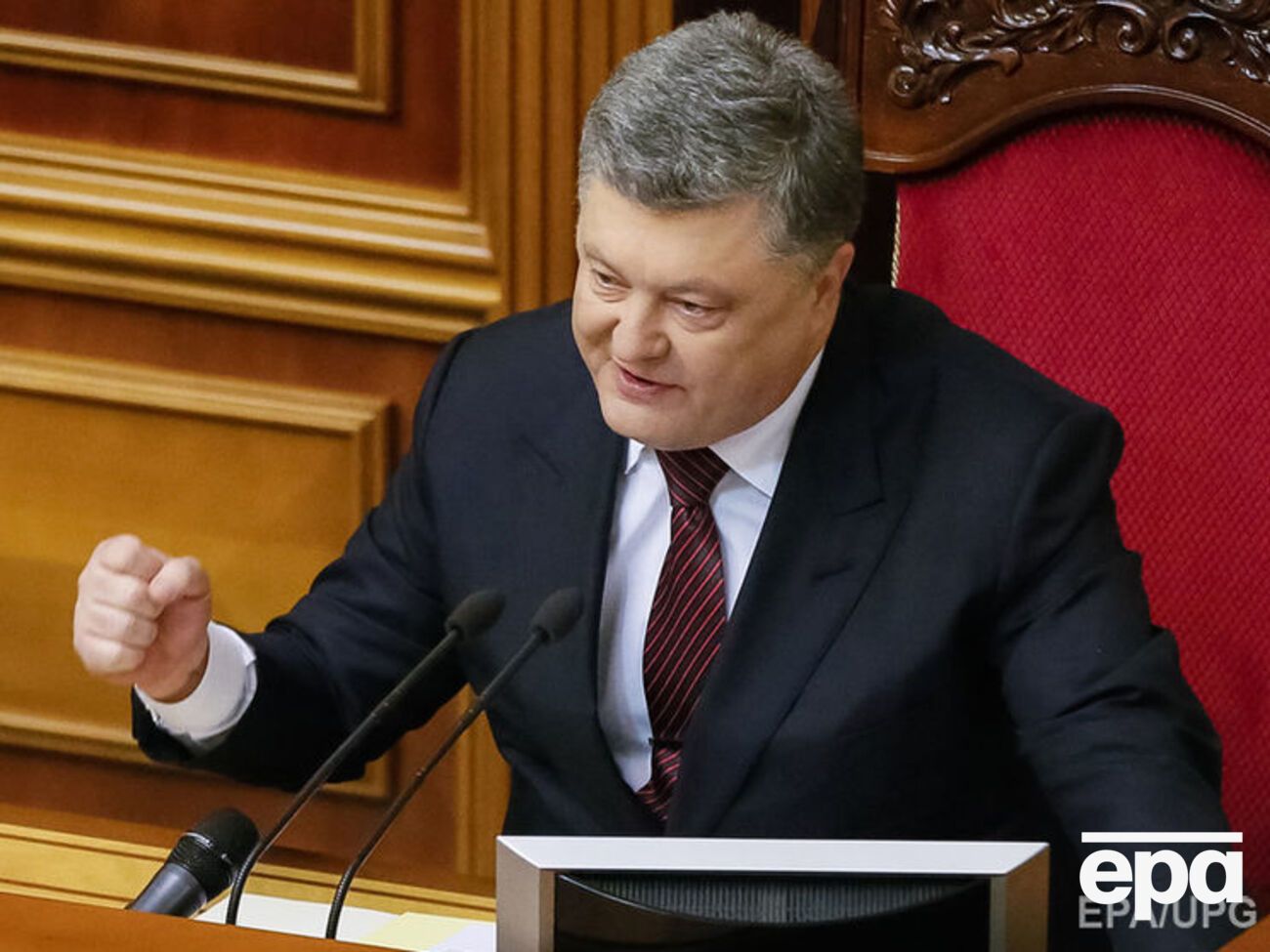 Порошенко поблагодарил западные страны за помощь в освобождении Савченко