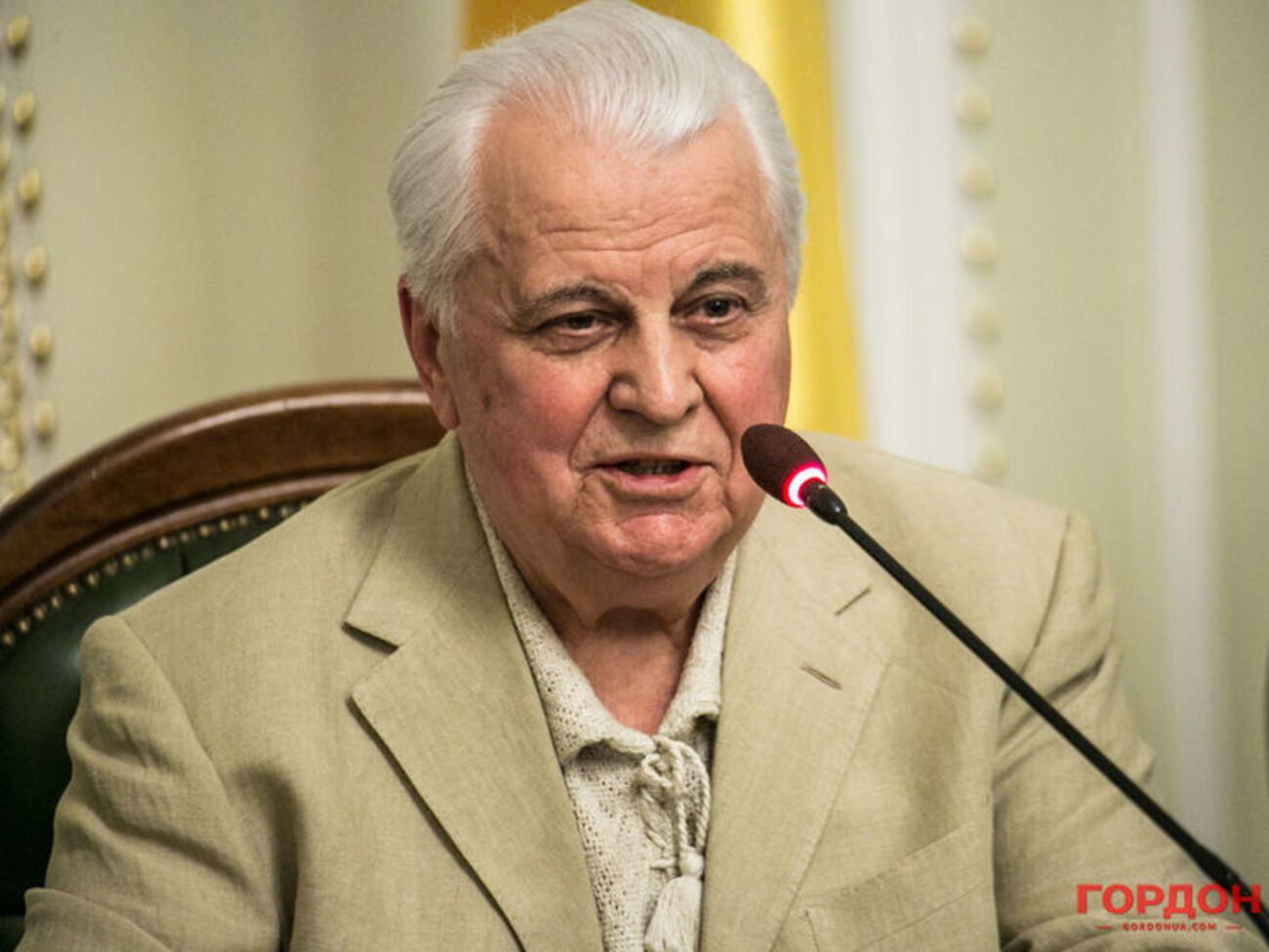 Кравчук:&nbsp;Порошенко очень много обещает, разговаривает эмоционально, всякий раз&nbsp;&ndash; словно на митинге