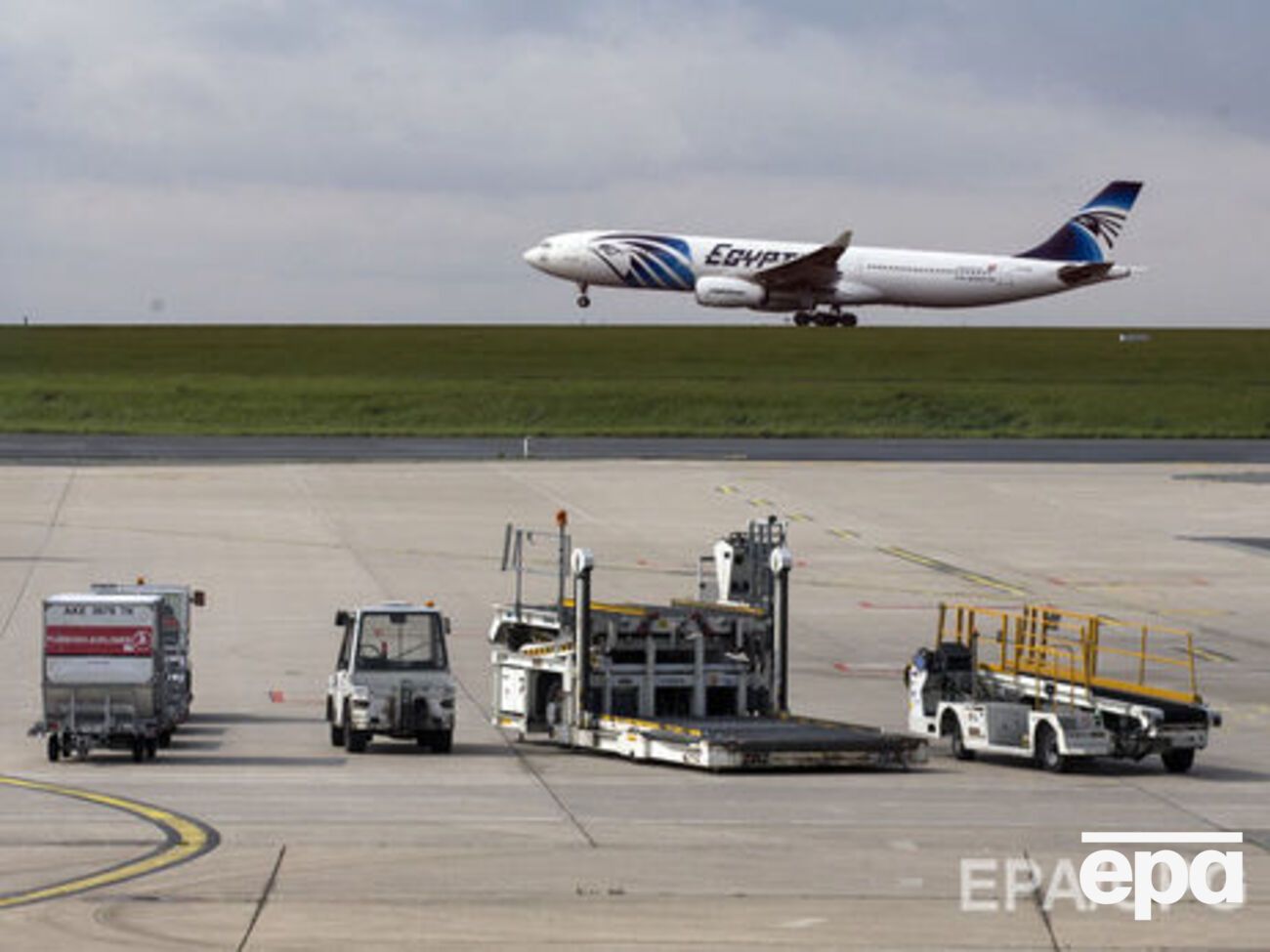 С упавшего в Средиземное море самолета поступает сигнал бедствия