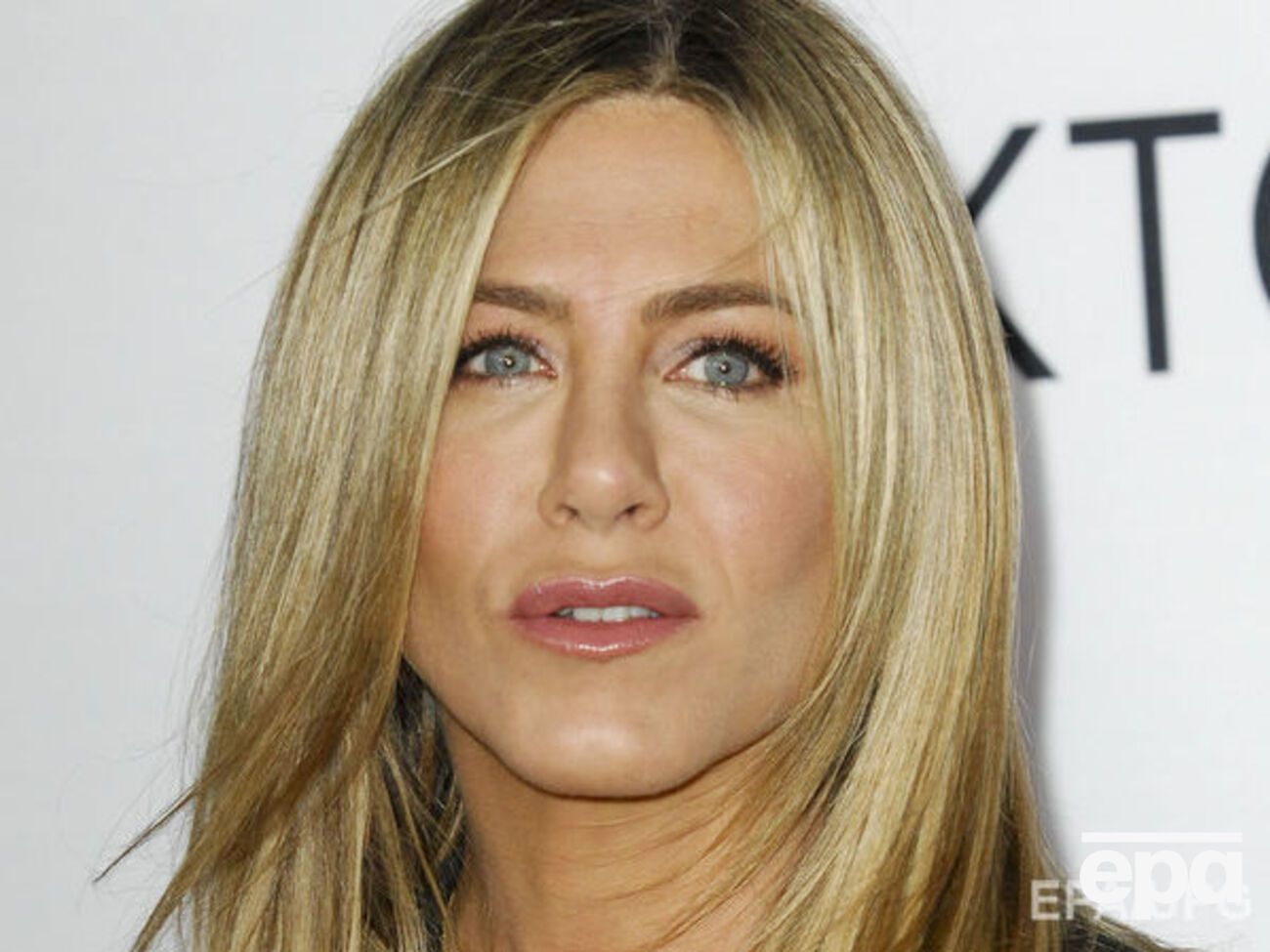 Энистон провела последние минуты жизни матери у ее постели