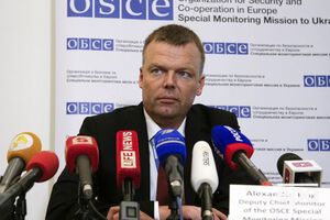 Хуг хочет оценить ситуацию с безопасностью в оккупированном городе и пообщаться с местными жителями