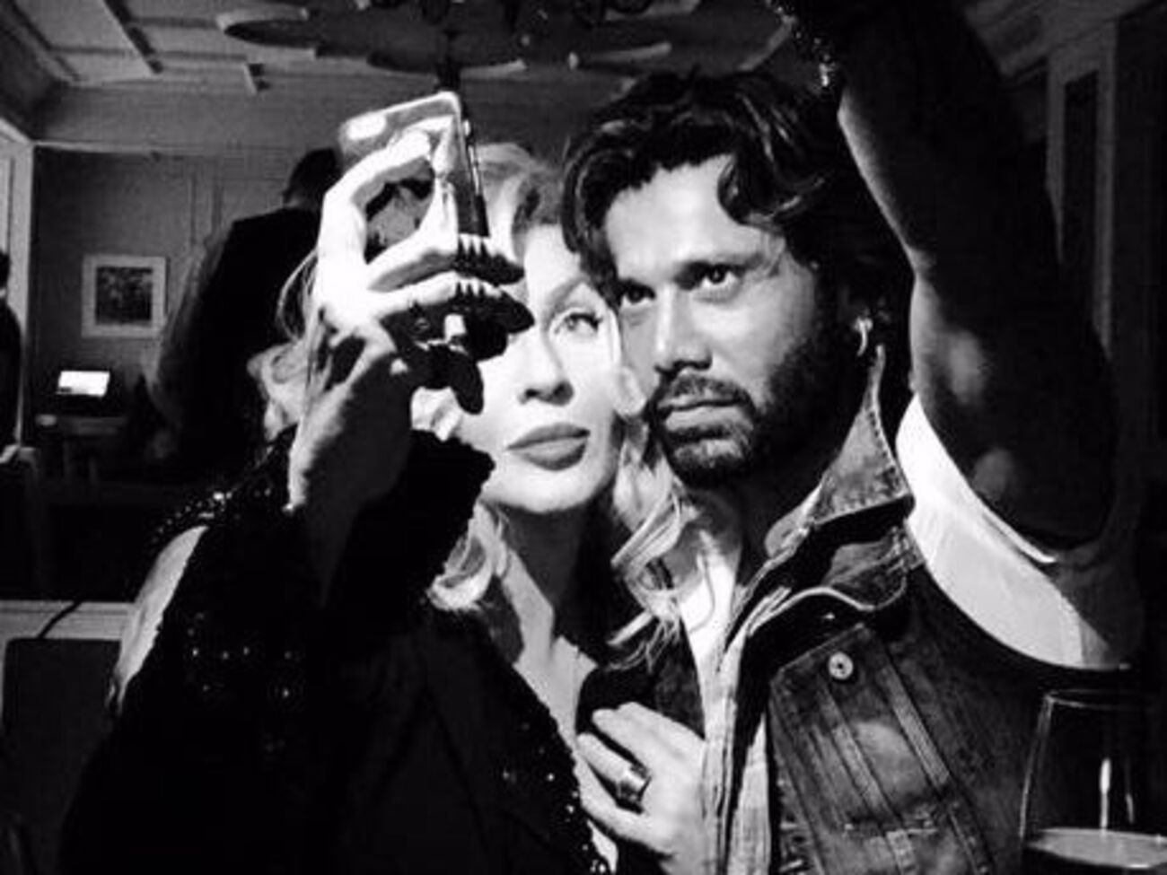 Билык и Ахмадов делают селфи