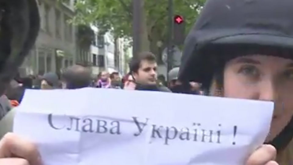 Пропагандистам RT в Париже в очередной раз не дали выйти в прямой эфир