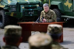 Порошенко встретился с военными в Житомирской области