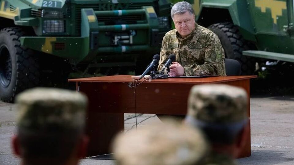 Порошенко встретился с военными в Житомирской области