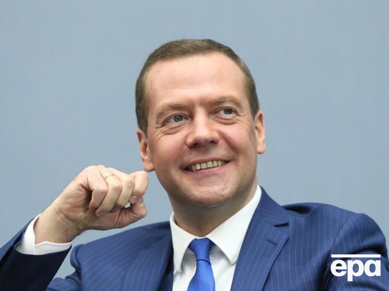 Медведев заявил, что эмбарго продлевается по просьбе российских производителей