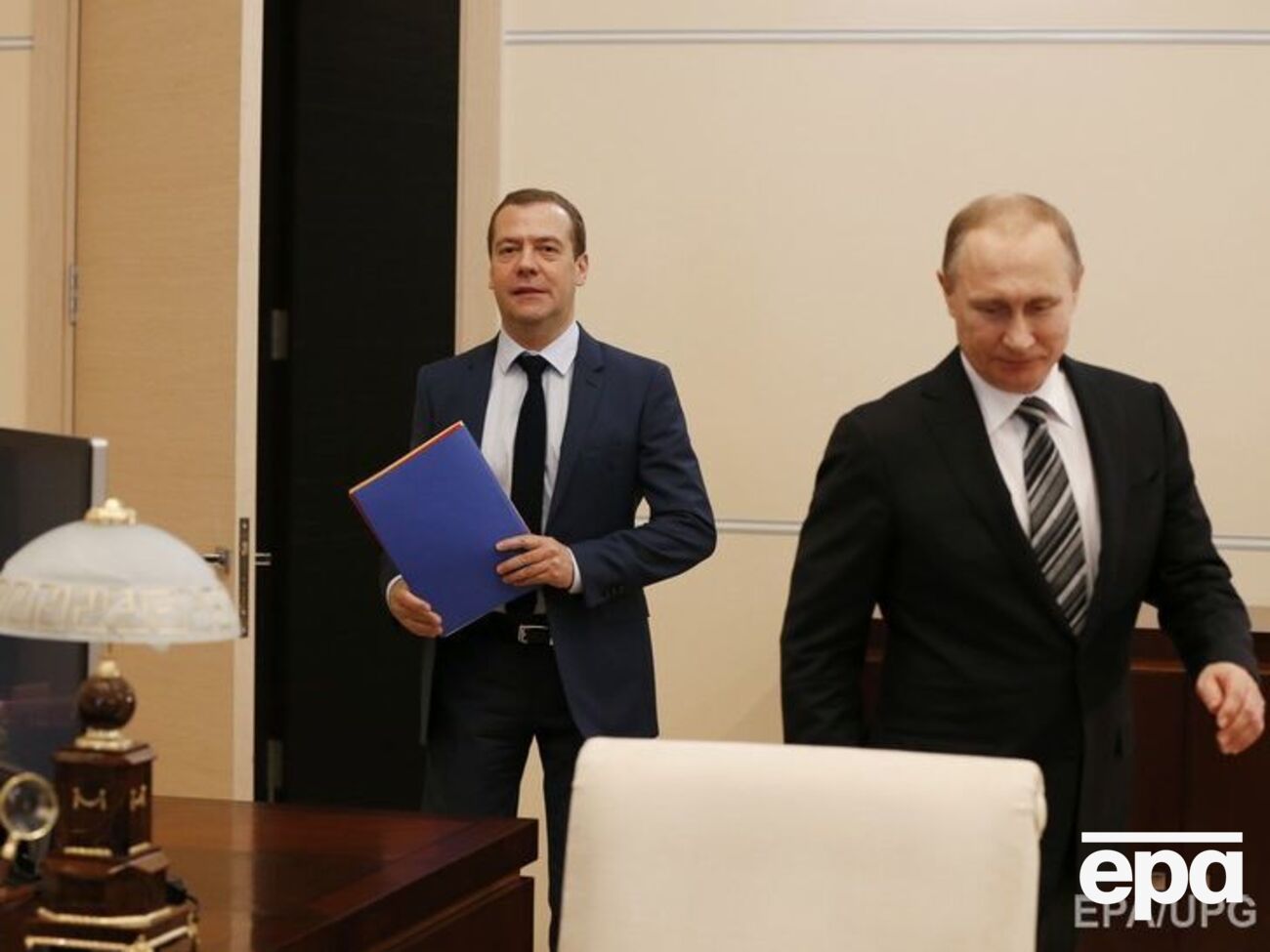 Медведев и Путин в свое время "менялись" должностями