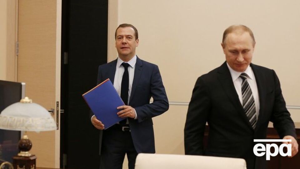 Медведев и Путин в свое время "менялись" должностями