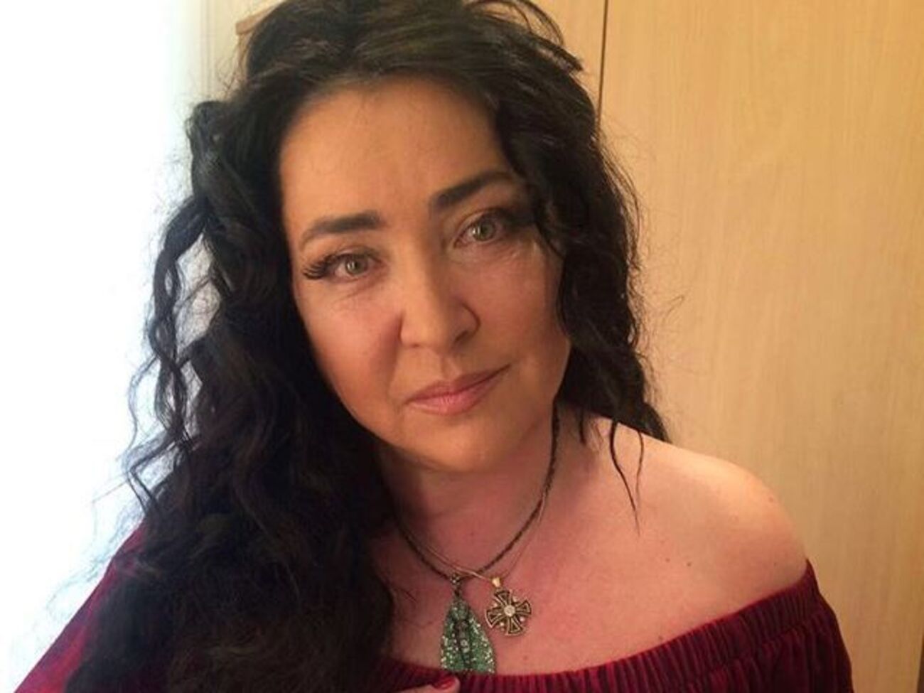 Лолита записала видеообращение к бывшему мужу