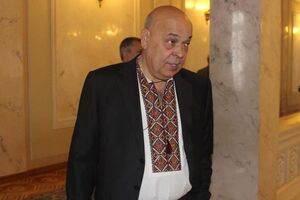 Москаль: Через две недели после моего распоряжения депутаты сельсовета срочно собрались и изменили названия улиц Падюкова и Лавкая на Виноградную и Нивлянскую