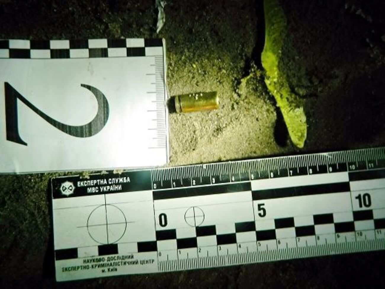На месте происшествия эксперты изъяли четыре гильзы калибром 9 мм