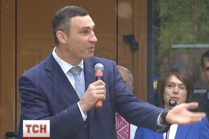 Кличко спел гимн Киева