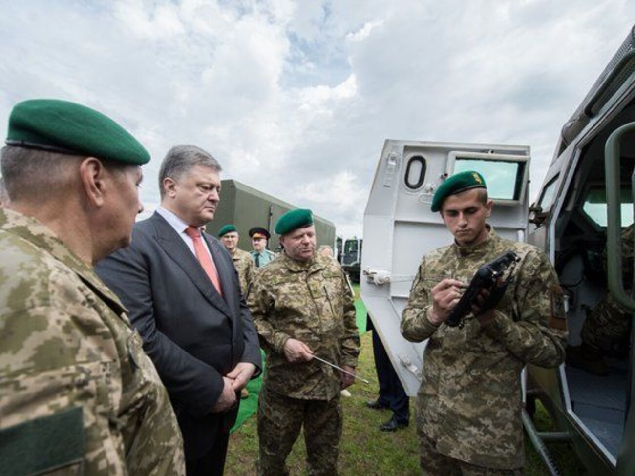 Порошенко считает, что без восстановления контроля над границей выборы невозможны