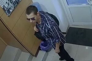 Злоумышленника сняла камера наблюдения